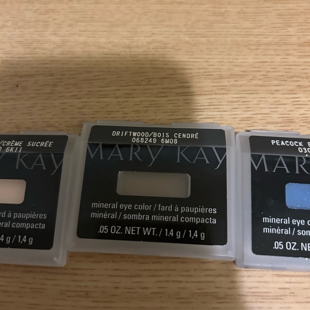 Mary Kay Gold Eyeshadow Palette - Picture 3 of 9